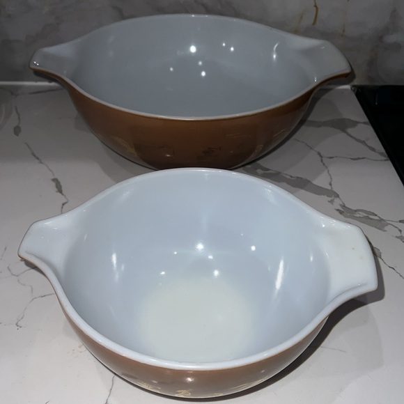 1.5QT and 4 QT Pyrex Early American Brown Gold Cinderella Bowls - Picture 7 of 12